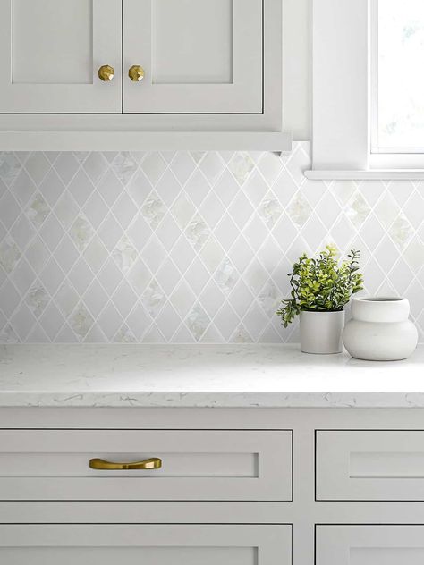 [PaidLink] 56 Incredible Kitchen Wall Tiles Backsplash Ideas You Have To See Quickly #kitchenwalltilesbacksplash White Backsplash Grey Cabinets, White Lantern Backsplash Kitchen, White And Grey Kitchen Backsplash Ideas, Backsplash White Quartz Countertop, Kitchen Backsplash With Marble Countertops, Kitchen Backsplash With Off White Cabinets, Pretty Kitchen Decor, Glitter Grout Backsplash, Mother Of Pearl Backsplash Kitchen