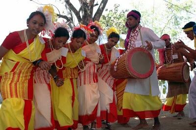 Jharkhand India Traditional Dress, Dance Of India, Indian States, Amazing India, Folk Songs, Asian History, India Colors, Embroidery Works, Indian Art Paintings