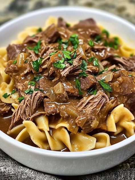 Mississippi Beef And Noodles, Mississippi Beef, Beef And Noodles Recipe, Crock Pot Sweet Potatoes, Au Jus Gravy, Chicken Spaghetti Recipes, Pizza Recipes Easy, Homemade Dinner Rolls, Slow Cooked Beef