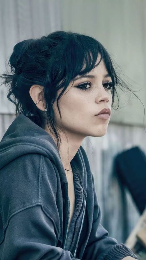 Jenna Ortega Face Shape, Jenna Oterga Hair, Jenna Ortega Ear Piercings, Jenna Ortega Mabel, Jenna Ortega Goth, Jenna Ortega 2024, Jenna Ortega Curly Hair, Female Characters Movie, Me As A Celebrity