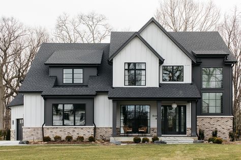 Shingles versus Metal Roof Many homeowners complain about their metal roof especially in black having a constant dusty and dirty appearance This is something to keep in mind if you are planning on building or changing your roof in the future #roof #blackroof Rustic Exterior House, Rustic Exterior House Colors, Metal Roof Houses, Rustic Lake Houses, Rustic Exterior, Exterior House Color, Room Wall Painting, Door Paint Colors, Wall Paint Colors