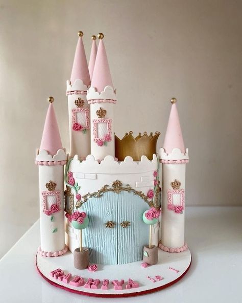 Princess Theme Cake, Castle Birthday Cakes, Castle Cakes, Rapunzel Cake, Princess Castle Cake, Cake Lettering, Princess Birthday Party Decorations, Princess Birthday Cake, Dog Birthday Cake