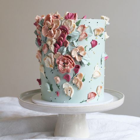 Piped floral buttercream cake with soft pastel colours Artistic Cake, Wildflower Cake, Bright Cakes, Pistachio Raspberry, Painted Wedding Cake, Buttercream Cake Designs, Wedding Cake Design, Wedding Cake Knife, Buttercream Flower