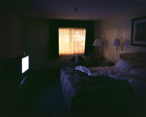 Old Motel Room Aesthetic, Motel Room Aesthetic, Room Aesthetic Dark, Vintage House Interior, Red Valley, Spn Dr, Stolen Heir, Messy Bedroom, Photography Room