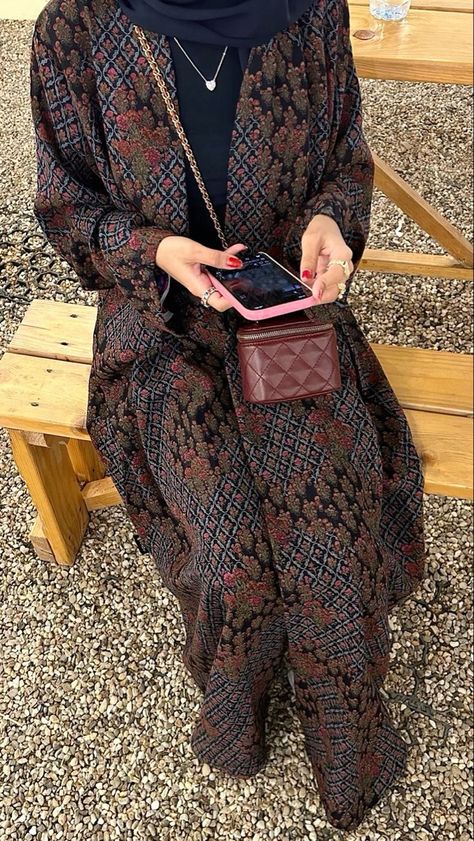 Modest Abaya Outfits, Casual Abaya Outfits, Abayas Aesthetic, Hijab Fashion Inspiration Abayas, Hijabi Fashion Abayas, Abaya Fashion Modern, Abaya Casual, Everyday Abaya, Abaya Aesthetic