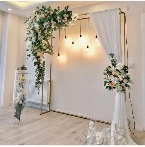 Backdrops For Parties Outdoor, Simple Pelamin Wedding, Simple Engagement Party Backdrop, Back Drop For Weddings, Engagement Background Decoration Simple, Engagement Simple Decoration, Backdrop Lamaran Simple, Engagement Decorations At Home, Backdrop Wedding Ideas