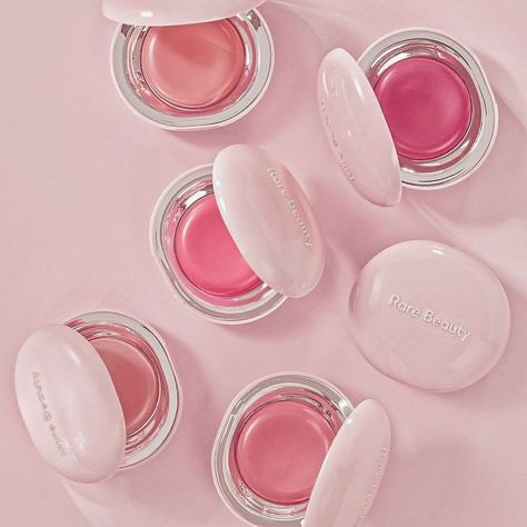 Cream blush that melts on contact, super blendable, with a satin finish Selena Gomez Makeup, Evening Eye Makeup, Rare Beauty By Selena Gomez, Makeup Accesories, Eye Makeup Pictures, Makeup Guide, Rare Beauty, Cream Blush, Makeup Items