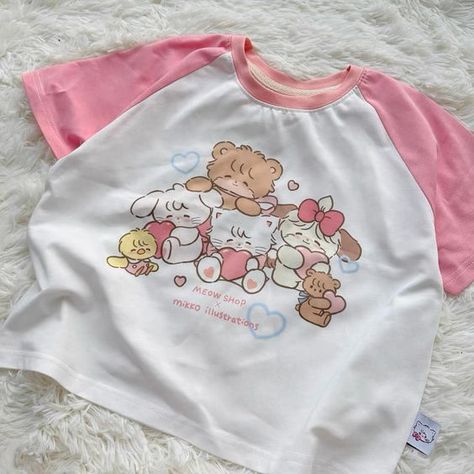 The kimono is 10x too big I am 1m65 and she trains extra serious wide Cute Pink Shirt, Kawaii Tshirt, Gloves Aesthetic, Kawaii Shirt, Cute Tshirt, Kawaii Shirts, Heart On Your Sleeve, Bear Graphic, T Shirts Women