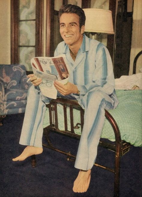 Men Pajamas Fashion, Nightwear Fashion, 1960s Movies, 1920s Mens Fashion, Men Nightwear, Montgomery Clift, Movie Club, Hollywood Men, Hottest Male Celebrities