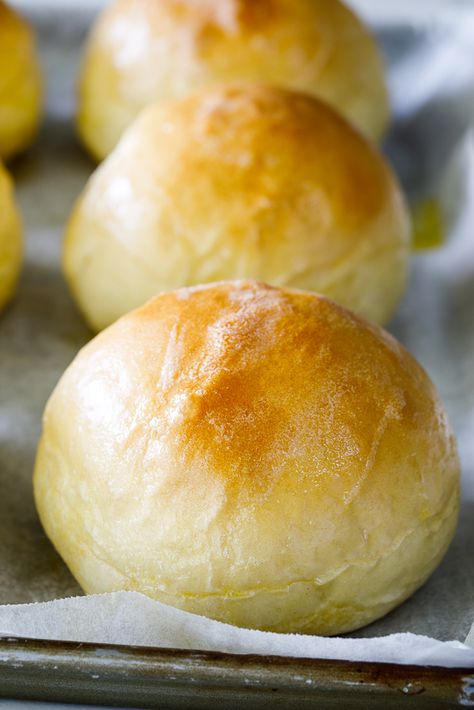 Breakfast Rolls Bread, Bun Recipes Homemade Easy, Prego Sandwich Recipe, Bread Roll Recipes Easy, Sandwich Bread Rolls Recipe, Simple Buns Recipe, How To Make Bread Rolls Easy Recipes, How To Make Soft Bread Rolls, Bread And Buns Recipes