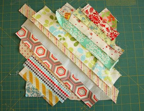 Gorgeous Mini Scrap Quilt Tutorial - Easy Scrap Quilt Patterns Free, String Quilts Ideas Block Patterns, Scrap Fabric Quilt, Scrap Quilting, Diary Of A Quilter, Crumb Quilt, String Quilt, Scrap Fabric Projects, Scrappy Quilt Patterns