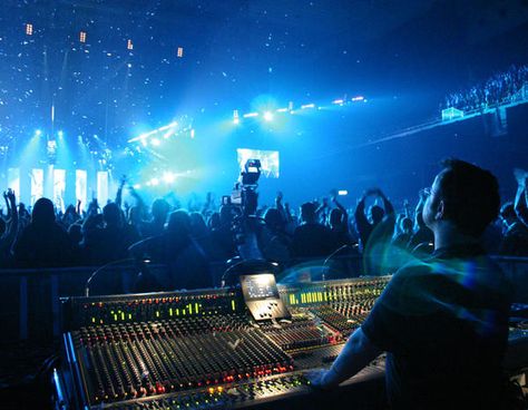 Be a Good Sound Engineer Live Sound Engineer, Sound Guy, Life Goals List, Tech Aesthetic, Music Writing, Audio Engineer, Music Tech, Life List, Concert Aesthetic