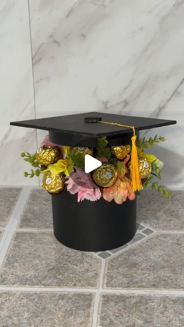 Everything Creative DIY on Instagram: "Graduation gift idea that’s quick and easy! #graduation #graduate #graduationgift #graduationgiftideas #diy" Graduation Gift Diy Ideas, Diy Graduation Bouquet, Graduation Gift Box Ideas Diy, Gifts For Graduates College, Graduation Diy Ideas, Graduation Table Decorations Ideas, Graduation Craft Ideas, Graduation Gift Ideas For Best Friend, Graduation Gift Ideas Diy