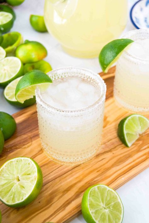 Margarita Pitcher - Classic Margarita Recipe Easy Pitcher Margarita Recipe, Margarita Pitcher Recipe, Pitcher Margarita Recipe, Homemade Sour Mix, Margarita Mix Recipe, Margarita Pitcher, Passion Fruit Margarita, Fruit Margarita, Best Margarita Recipe