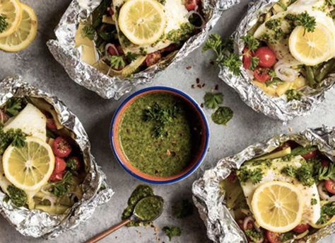 15 Foil-Packet Dinner Recipes that Make Cleanup a Breeze Easy Camping Food, Grilled Foil Packets, Chicken Foil Packets, Foil Packet Dinners, Foil Packet Meals, Foil Packet, Grilled Meat Recipes, Easy Camping Meals, Summer Grilling Recipes