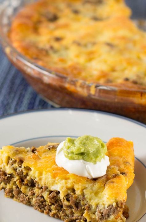 A piece of crustless low carb taco pie Low Carb Taco Pie, Low Carb Taco, Desayuno Keto, Taco Pie, Desserts Keto, Low Carb Tacos, Low Carb Casseroles, Resep Diet, Bariatric Recipes