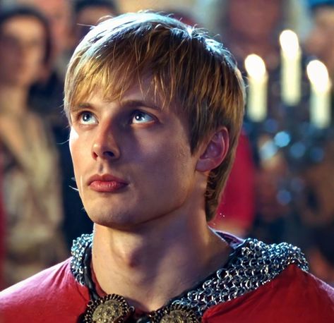 Merlin Show, Prince Arthur, Travel Art Journal, Merlin And Arthur, Arthur Pendragon, Bradley James, Drama Theatre, Colin Morgan, Aesthetic People