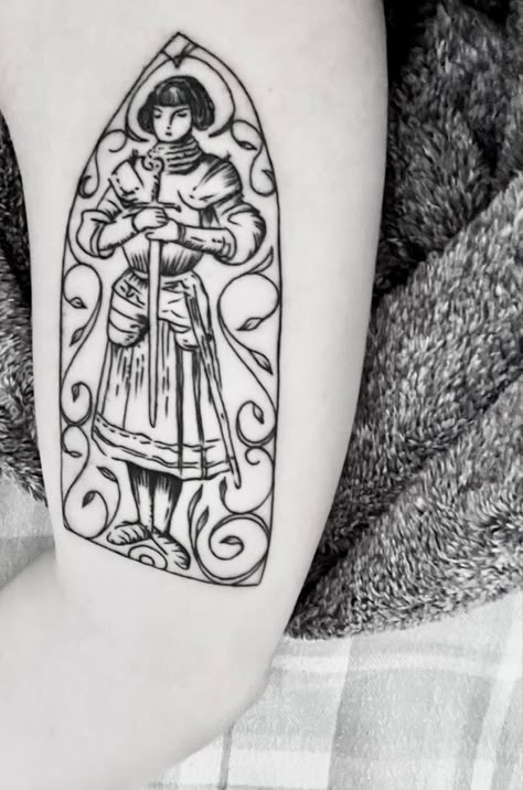 Santa Joana D'arc, Catholic Tattoos, Abstract Tattoo Ideas, Woodcut Tattoo, Abstract Tattoos, Light Tattoo, Cute Little Tattoos, Pin Up Tattoos, Joan Of Arc