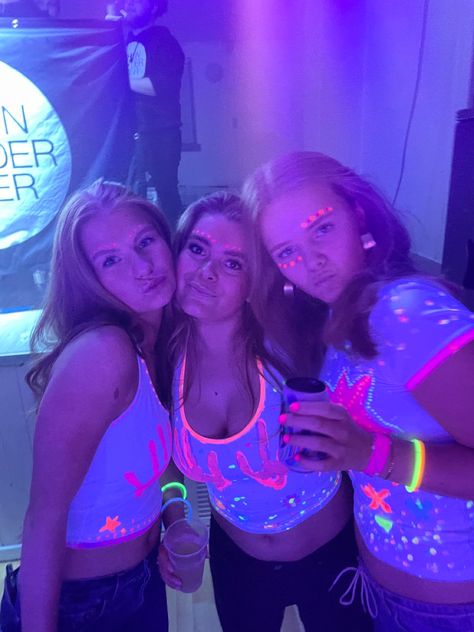 Black Light Dance Outfit, Glow In Dark Party Outfit, Neon Night Outfit, Glow Dance Outfit, Glow In The Dark Party Outfit, Glow In The Dark Party Ideas Outfit, Glow In The Dark Outfits, Glow Party Outfit, Neon Rave Outfits