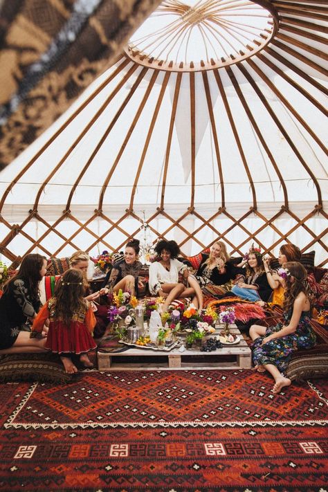 Moroccan Tea Party, Yurt Living, Moroccan Nights, Moroccan Party, Moroccan Tea, Moroccan Wedding, Boho Party, Deco Boheme, Moroccan Decor