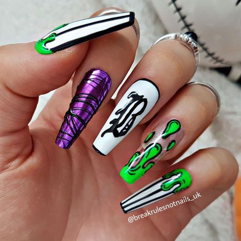 Beetlejuice Halloween Nails, Beetlejuice Nail Designs, Beetlejuice Nail Art, Beetlejuice Design, Beetle Juice Nails, Beetlejuice Nails, Rainbow Nail Art Designs, Horror Nails, Holloween Nails