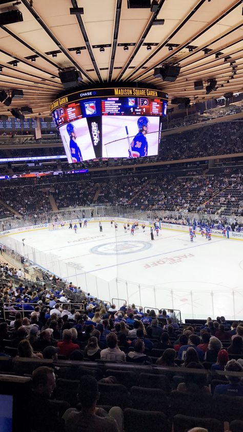 NYC Rangers game Joey Tribbiani Aesthetic, Matt Leblanc Friends, Rangers Aesthetic, Sport Romance, Friends Icon, Rangers Game, New York City Aesthetic, Matt Leblanc, Acting Class