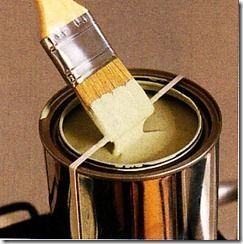 Place a rubber band around the open can so you can wipe the excess paint off the brush and not the side of the can every time you dip... Paint Can, Making Life Easier, Clever Hacks, Diy Hacks, Rubber Band, Painting Tips, Cleaning Organizing, Paint Cans, Rubber Bands