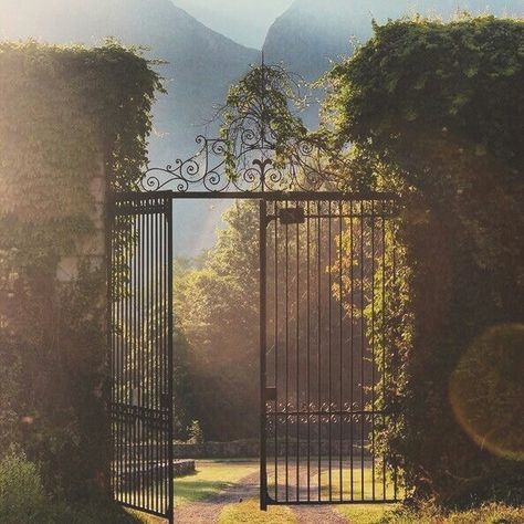 Chateau De Gudanes, Abandoned Mansions, French Chateau, Iron Gate, Abandoned Buildings, Abandoned Houses, Garden Gates, Pretty Places, Dream Garden