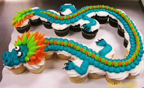 The whole dragon (24 cupcakes) by Leslie Schoenecker Dragon Decorations, Dragon Cupcakes, Dragon Birthday Cakes, Dragon Themed Birthday Party, Cupcake Pull Apart, Pull Apart Cakes, Purse Cakes, Cupcake Cake Ideas, Pull Apart Cupcake