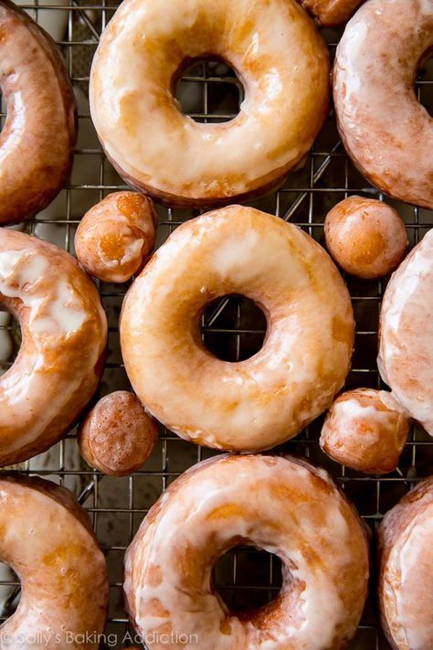 Glazed Doughnuts Recipe, Doughnut Recipe Easy, Sallys Baking, Homemade Doughnuts, Homemade Donuts Recipe, Krispy Kreme Doughnut, Glazed Doughnuts, Glazed Donuts, Sally's Baking