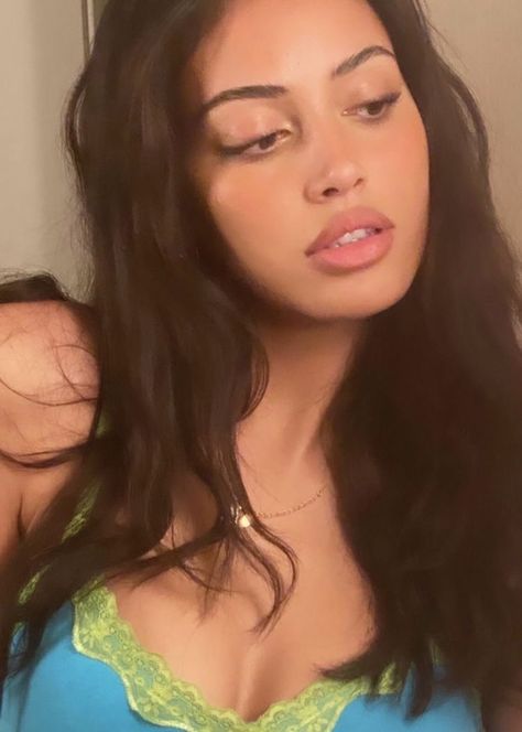 cindy kimberly wolfiecindy girl aesthetic icon pfp Katerina Petrova, Cindy Kimberly, Brunette Girl, Star Girl, Pretty Makeup, Looks Vintage, Pretty Face, Aesthetic Girl, Natural Makeup