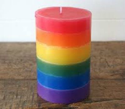 How To Make Crayon Wax Candles  (I saved ALL the crayons that my students used in my teaching years.  This I'm going to do.) Treps Ideas, Crayon Candle, Rainbow Candles, Crayon Candles, Rainbow Stuff, Making Crayons, Crayon Crafts, Rainbow Candle, Making Candles Diy