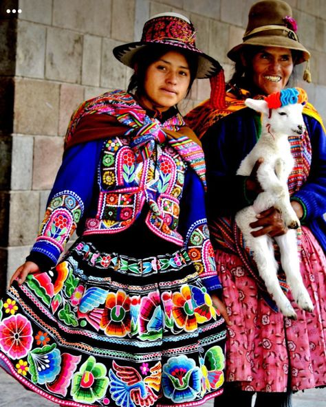 Bolivia Traditional Clothing, Peru Clothing, Peruvian Culture, Native Outfits, Peru Flag, Peruvian Textiles, Culture Clothing, National Dress, Costumes Pictures