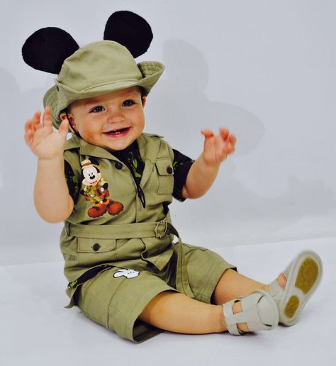 Wild One Mickey Safari, Festa Safari Baby, Safari Theme Birthday Party, Safari Birthday Party Decorations, Mickey First Birthday, Jungle Theme Birthday Party, Fiesta Mickey Mouse, Safari Outfit, Mickey Mouse First Birthday