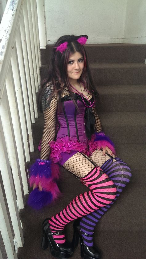 Myself as the Cheshire Cat for the Scare L.A. convention. White Rabbit And Cheshire Cat Costume, Halloween Costume Cheshire Cat, Cheshire Cat Halloween Costumes, Cheshire Cat Costume Womens, The Cheshire Cat Costume, Cheshire Cat Rave Outfit, Cheshire Cat Costume Aesthetic, Chesire Cat Outfits, Chesire Cat Halloween Costumes