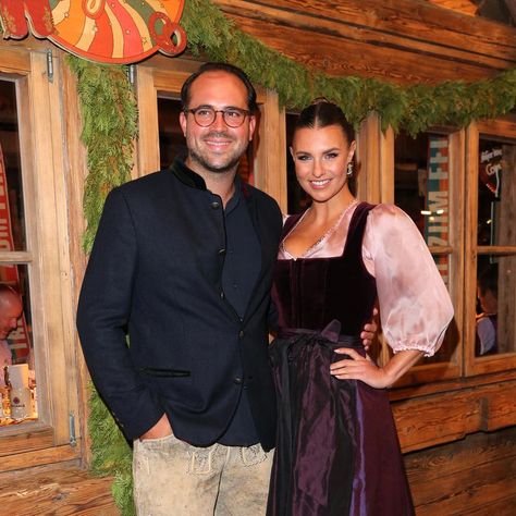 Laura Wontorra: Thomas Mang und Laura Wontorra Star Wars, Quick Saves, Instagram, Dirndl