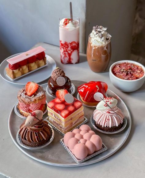 Luxurious Desserts, Kue Macaroon, Pretty Desserts, 귀여운 음식 그림, Pretty Dessert, Bakery Desserts, Food Drinks Dessert, Bakery Cafe, Food Dessert