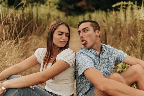 Teenage Brother Sister Photoshoot, Teenage Brother And Sister Photo Ideas, Sibling Senior Photos, Older Sibling Poses Two, Teenage Sibling Photos, Older Brother And Sister Photo Ideas, Brother Sister Senior Pictures, Sibling Photo Shoots Brother And Sister, Sibling Senior Pictures