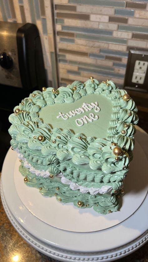 Sage Green Cakes Birthday, Green 21st Birthday Cake, Sage Green And Gold Birthday Cake, 21st Birthday Ideas Green, Sage Green Heart Cake, Green 21st Birthday Ideas, Birthday Cake Green And Gold, Sage Birthday Cake, Mint Green Birthday Decorations