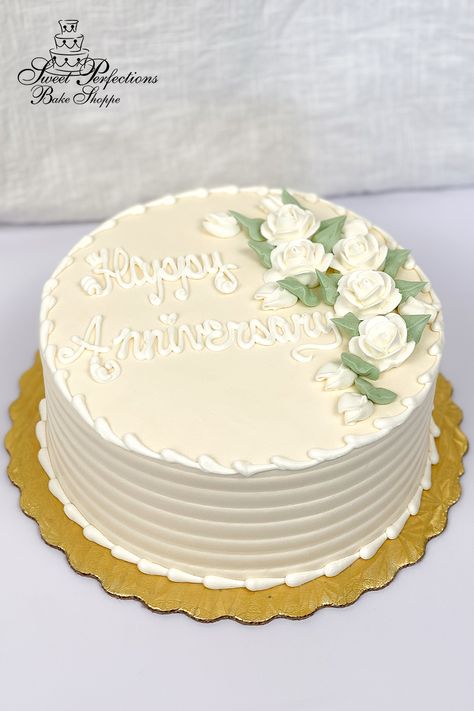 Every wedding anniversary is special, and we have designed this cake with that idea in mind. Available to order right on our website, you choose the size, flavors, rose colors, and inscription (such as “Happy Anniversary” with the couples’ names) to go on our ivory-tinted buttercream, and we’ll have it ready in as quickly as a week! Great for a 25th, 50th, or any year in between. Tap the link to order; local pickup only. #spbakeshoppe Work Anniversary Cake, 60th Anniversary Cake, 30th Anniversary Cake, Simple Anniversary Cakes, Anniversary Cake Ideas, 25th Wedding Anniversary Cakes, 25 Anniversary Cake, Anniversary Cake Designs, 50th Anniversary Cakes