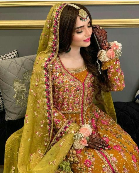 Mehndi bridal dresses designs ideas 🥰 Colours For Mehndi Function, Bridal Mehndi Dresses Color Combos, Dholki Outfits For Bride, Sanchak Outfits, Mehandi Outfits Brides Pakistani Mehndi Dress, Dholki Outfit Bride, Mehndi Brides Pakistani, Sanchak Dresses, Mehndi Bridal Outfit