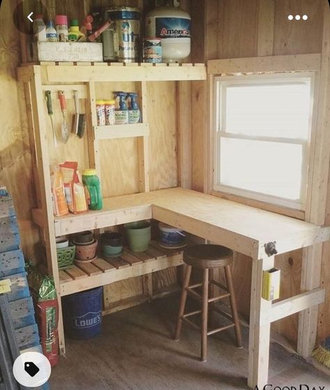 Shed Organisation, Shed Conversion Ideas, Garden Shed Interiors, Garden Shed Diy, Wooden Shed, Storage Shed Organization, Shed Decor, Shed Interior, Interior Simple