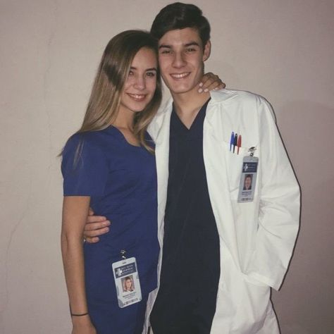 Greys Anatomy Halloween Costumes, Greys Anatomy Costumes, Doctor Halloween Costume, Halloween Costumes Ideas, Doctor Costume, Halloween Coustumes, Couples Halloween Outfits, Holloween Costume, Cute Couple Halloween Costumes