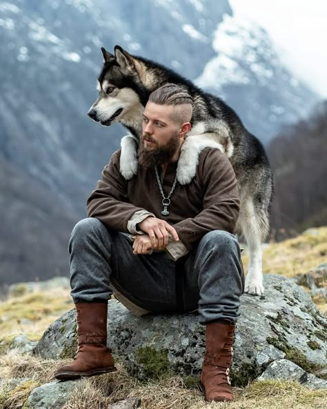 Spirit Animal Wolf, Dog Photoshoot Pet Photography, Wolf Poses, Dog Wolf, Animal Photoshoot, Wild Photography, Viking Men, Wolf Photos, Aesthetic Outfits Men