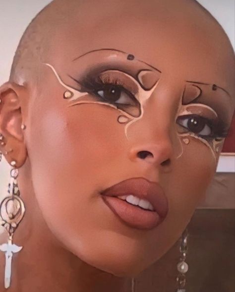 Alt Liner, Makeup Collage, Celebrity Makeup Looks, Face Art Makeup, Graphic Makeup, Swag Makeup, Cool Makeup Looks, Eye Makeup Designs, Graphic Liner