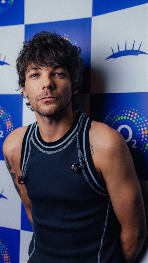 Louis Tomlinson Barricade, Louis One Direction, Louis Tomlinson 2015, Louie's Life, One Direction Louis Tomlinson, One Direction Louis, Louis (one Direction), Louis And Harry, Louis Williams