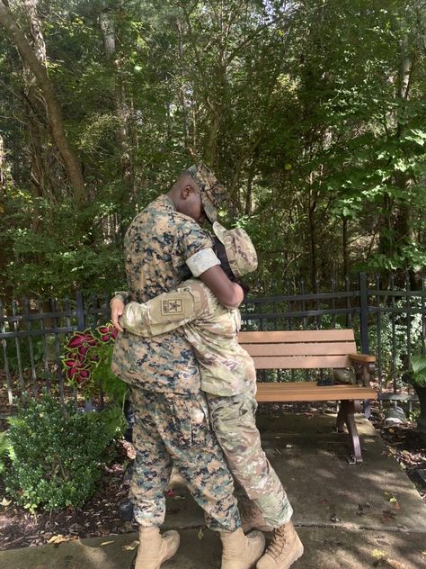 Dual Military Couple Pictures, Military Couple Aesthetic, Army Relationship, Army Couple Photography, Military Couple Pictures, Future Manifestation, Usmc Girlfriend, Military Couple, Military Relationships