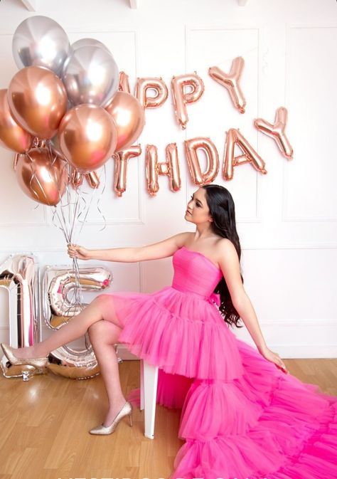 Quinceanera Photoshoot, Cute Birthday Pictures, 21st Birthday Photoshoot, Girl Birthday Decorations, Cute Birthday Outfits, Under The Knife, The Kardashians, Portrait Photoshoot, Simple Pakistani Dresses