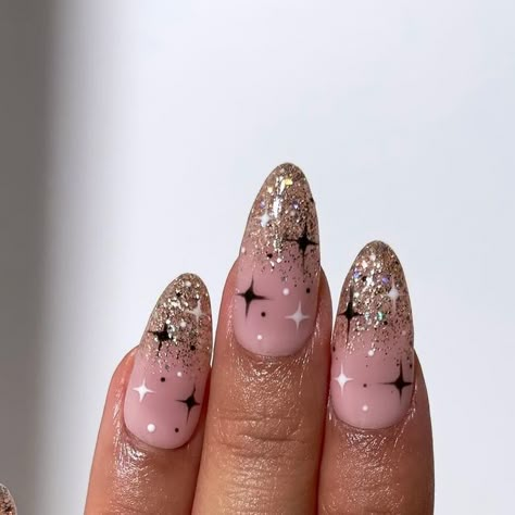 pearlie pressed | diy nail art | gel x on Instagram: "new year’s eve nails 🥂✨ - do you like this nail inspo?   💌 SHARE this nail idea to your friends 📌 FOLLOW for daily nail art and nail tutorials   new year’s eve nails, new year nails, new years 2024 nails, nail ideas for new years, nail inspo for new year’s eve, nail inspo, nail ideas, nail art, nail art inspo, nail art ideas  #nailinspo #naildesigns #nailinspiration #nailideas #nailitdaily #nailitmag #nailart #nailartdesign #nailartinspo #nailartinspiration #nailartideas #nailtrends #trendynails #nailinspire #nailartofinstagram #nailartdesigns #nailartdaily #dailynails #glitternails #glitternailart #nyenails #newyearsnails" Crazy New Years Nails, Short New Years Eve Nails, New Year’s Eve Nails Almond, News Years Nails, New Years Nails Almond, Nail Ideas For New Years, New Year Eve Nails, New Years Nail Ideas, New Year's Eve Nails