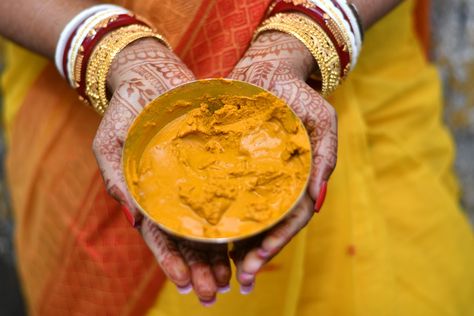 Bengali gaye holud ceremony Haldi Ceremony Aesthetic, Bengali Wedding Aesthetic, Gaye Holud Bengali Bride, Bengali Wedding Decoration, Haldi Aesthetic, Bengali Wedding Photography, Bengali Marriage, Haldi Poses For Bride, Haldi Poses